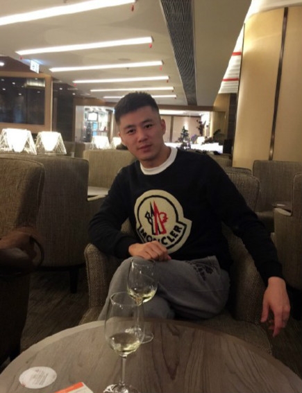 吴辉的第一张照片--新界闪婚服务中心